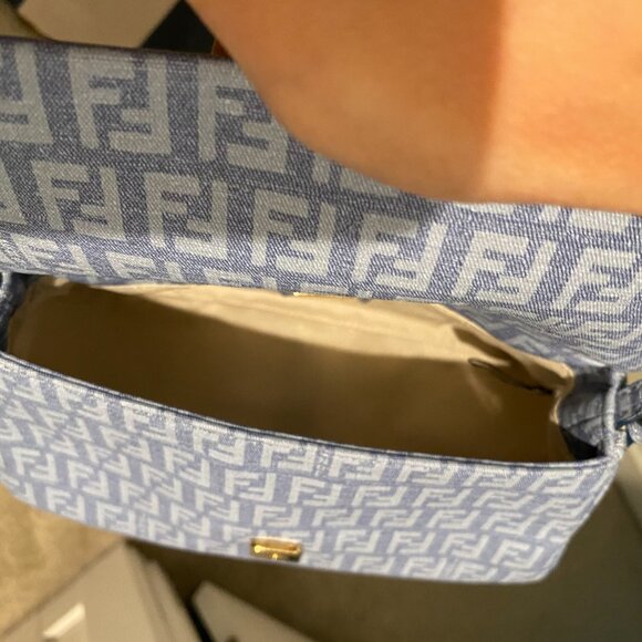 Fendi bag with a medal chain strap - Picture 6 of 7